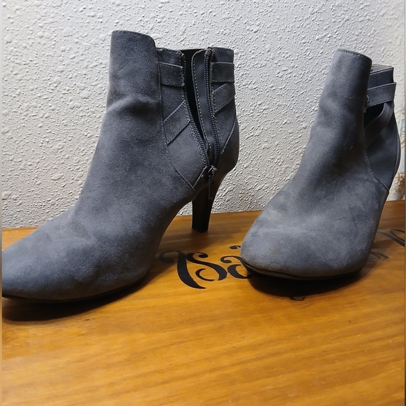 Wedged Booty Heals - Picture 2 of 4